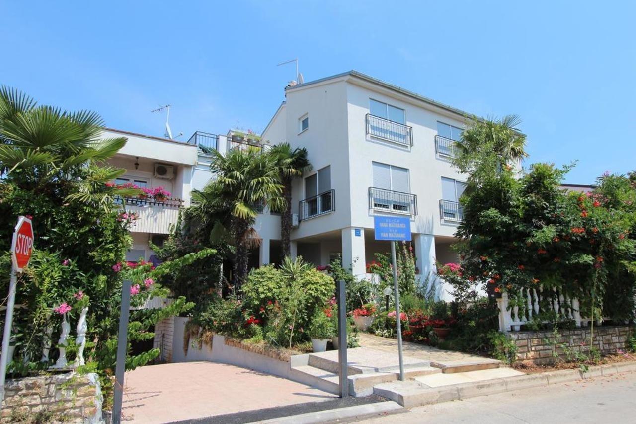 Rooms And Apartments Sally Rovinj Kültér fotó