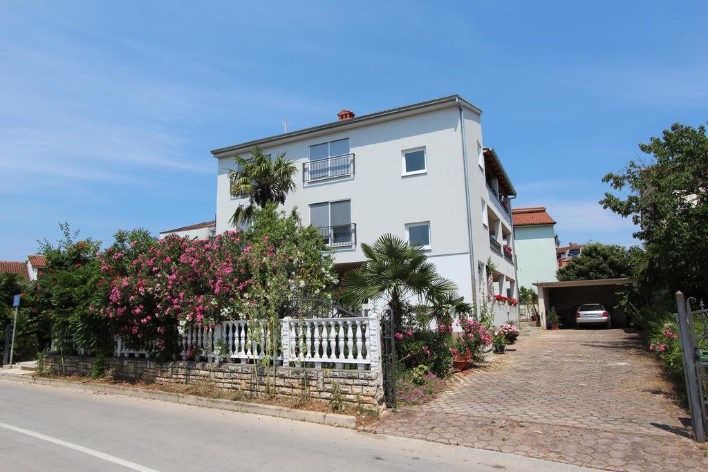 Rooms And Apartments Sally Rovinj Kültér fotó