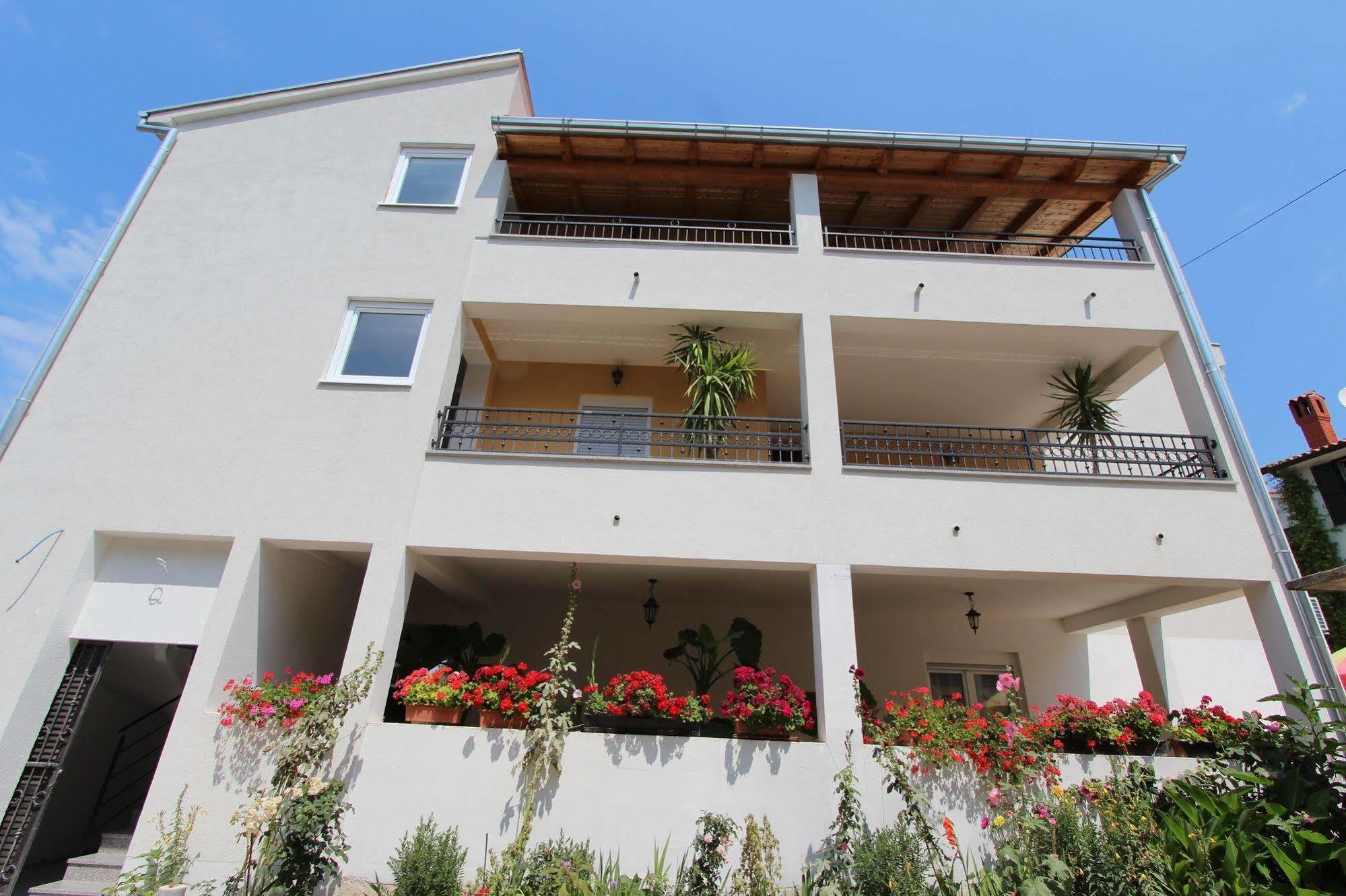 Rooms And Apartments Sally Rovinj Kültér fotó