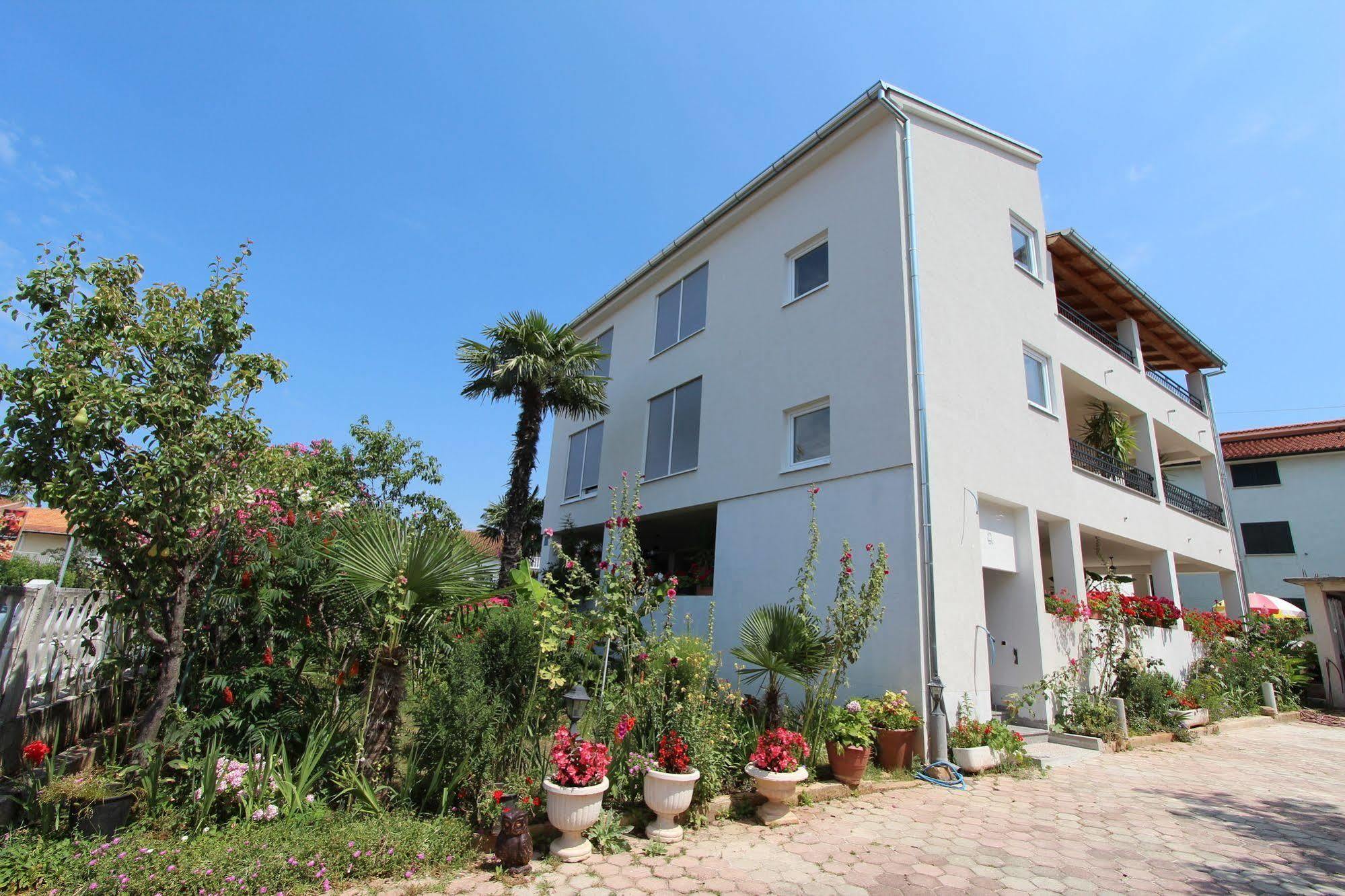 Rooms And Apartments Sally Rovinj Kültér fotó