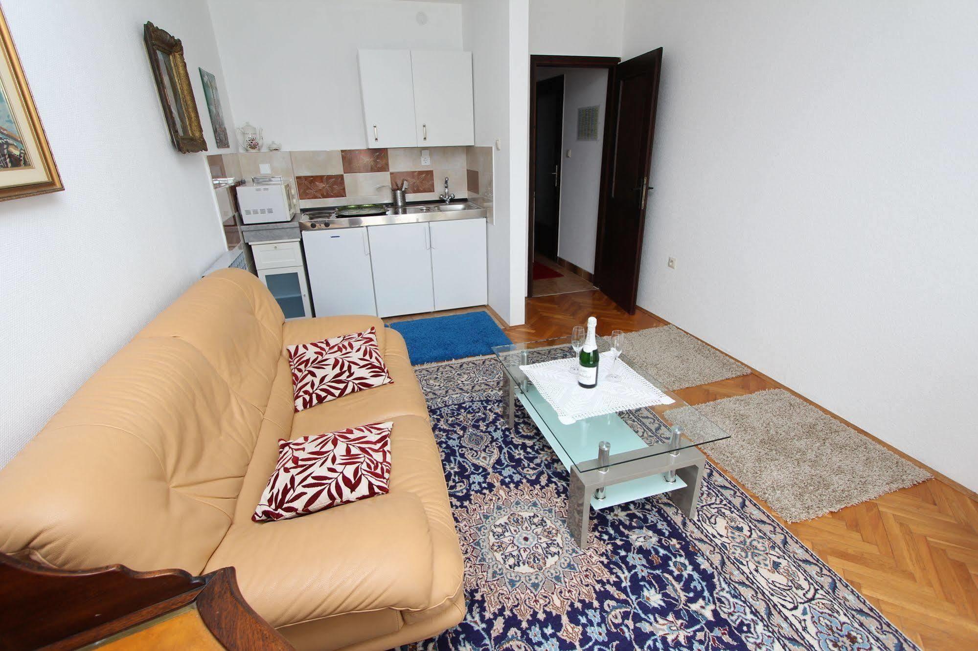 Rooms And Apartments Sally Rovinj Kültér fotó