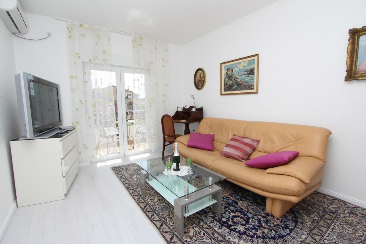 Rooms And Apartments Sally Rovinj Kültér fotó